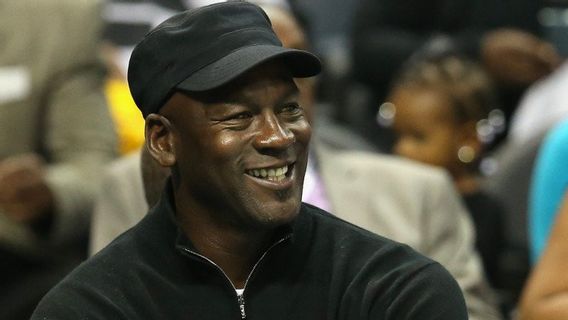 迈克尔·乔丹（Michael Jordan）在芝加哥公牛队的第一个球衣被拍卖