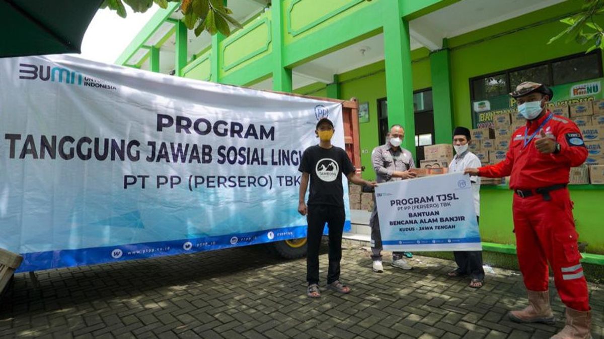 Jalankan Program Erick Thohir, PTPP Salurkan Bantuan di Tiga Lokasi Bencana Banjir