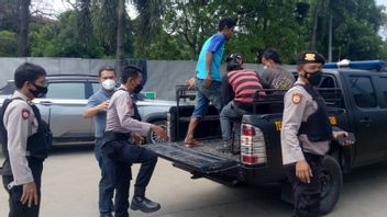Usai Viral di Medsos, Polisi Ringkus 4 Pemeras di Pintu Tol Tegal Alur
