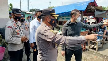 Action De Vol à La Tire Dans La Zone Du Terminal De Pulogadung Capturée Par La Caméra, Après Que La Police Virale Ait Poursuivi Les Auteurs