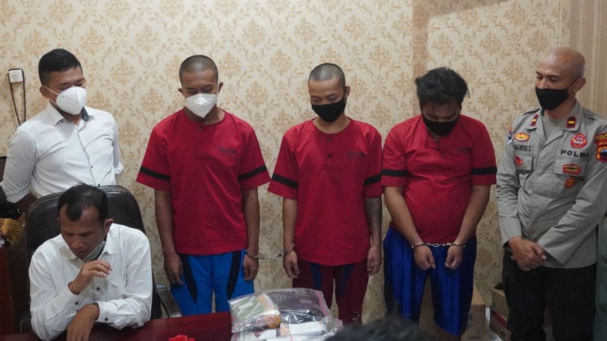 Selling Tramadol HCL And Hexymer Drugs, Three Suspects Subjected To A Maximum Fine Of IDR 1.5 Billion