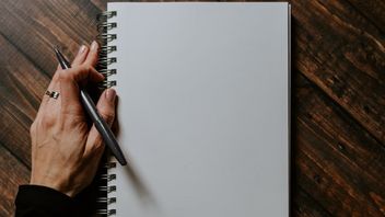 How to Make Interesting Poetry and Fantasy Stories? Pay Attention to This