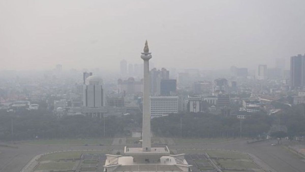 Meski Hujan, Kualitas Udara di Minggu Pagi Buruk Bagi Kelompok Sensitif