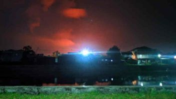 英德拉马尤的佩尔塔米纳炼油厂被烧毁