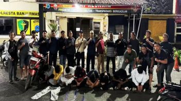 8 名 15-17 岁的青少年在班加尔马辛被捕，他们想要与携带Sajam的车队发生冲突