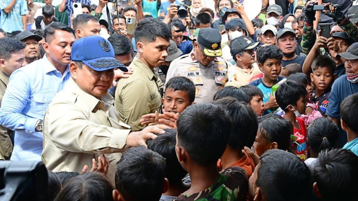 Prabowo Ajak Anak-anak Korban Banjir Aceh Tetap Semangat: Cepat Sekolah Lagi Semuanya