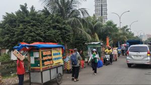 Jelang Ramadan, PKL di Bahu Jalan Kelapa Gading Ditertibkan Satpol PP