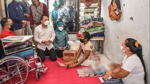 100 Disabilitas di Surabaya Dapat Bantuan Kursi Roda