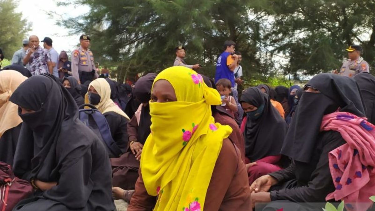 Again! 184 Rohingya Refugees Confeded In The Lamnga Aceh Besar Beach Area