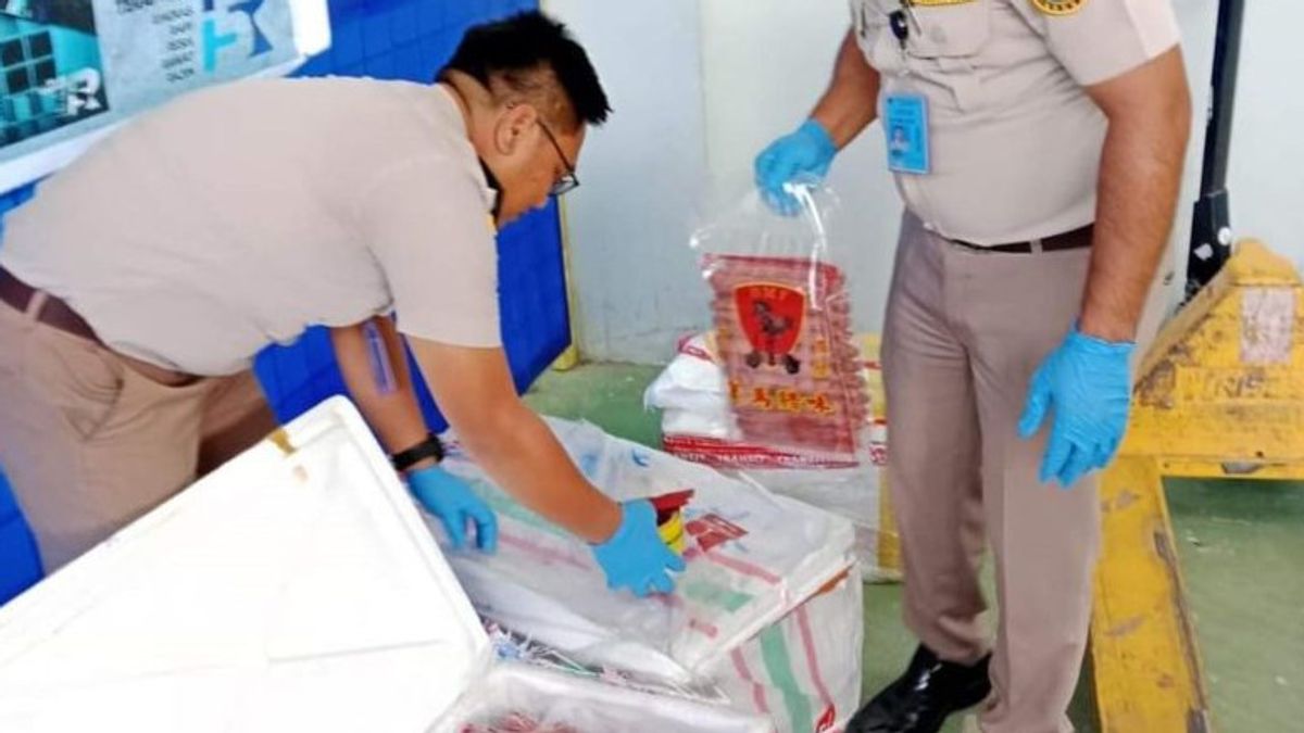 Without Legal Documents, 106 Kg Of Pork From Batam Detained By The Southeast Sulawesi Quarantine Center