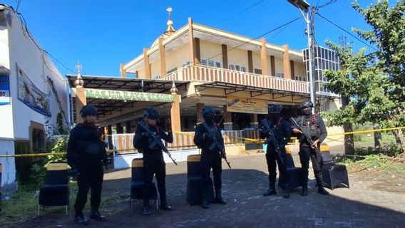 L'équipe de Jibom et Labfor Masih Olah TKP de l'explosion de la mosquée à Jember