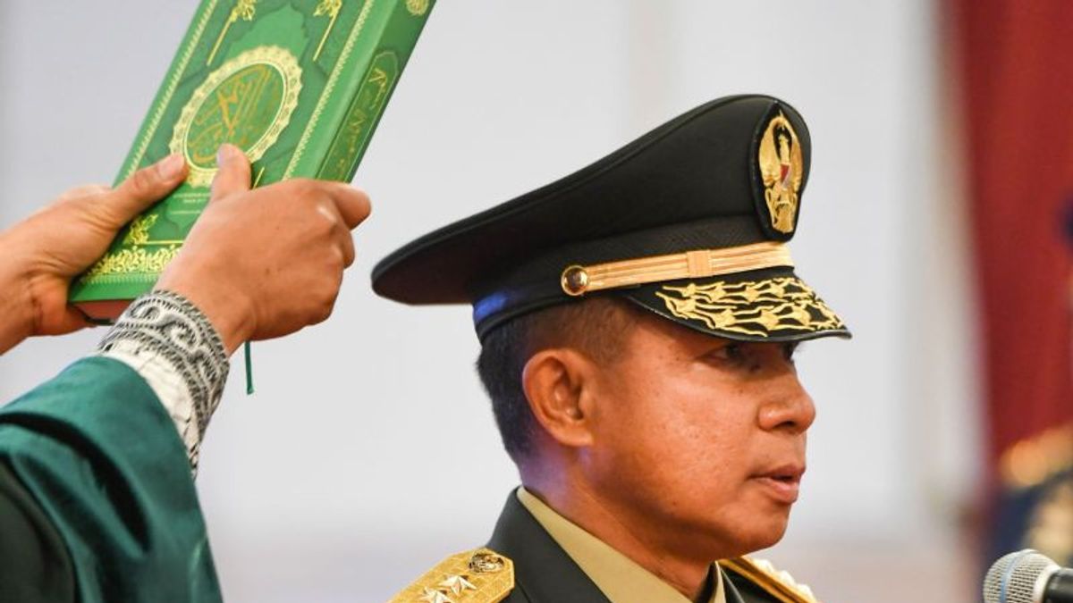 Jokowi Calls General Agus' Flying Hours Worthy Of Being TNI Commander