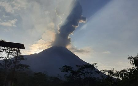 Gunung Merapi Erupsi Kecil dan Memuntahkan Awan Panas