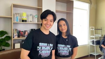 Riders Angga Yunanda fait enrager Dodit Mulyanto dans le film avant d'être ramassé par la grand-mère