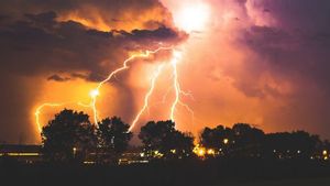 15.000 Rumah di Queensland Australia Mati Listrik Usai Dihantam Badai Koji