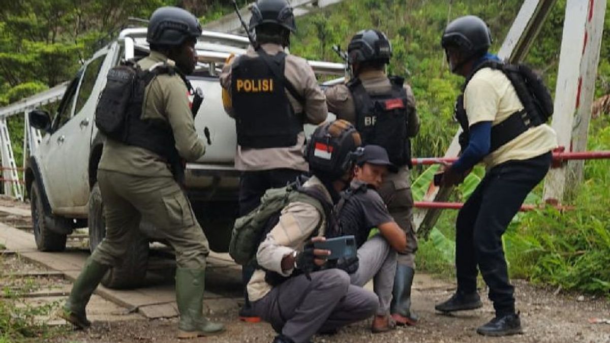 Pimpinan KKB Eks Anggota Polri Kembali Tembak Sopir Angkot di Jalan Trans Papua