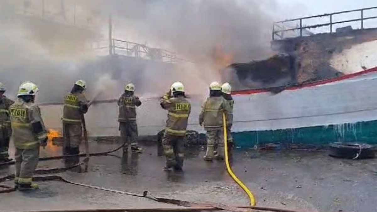 The Ship Fire In Muara Baru, Jakut, Started With An Explosion When It Was Filled With Fuel