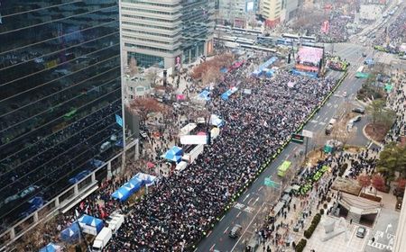 Unjuk Rasa Tandingan atas Pemakzulan Presiden Korea Selatan Yoon Diadakan di Seoul