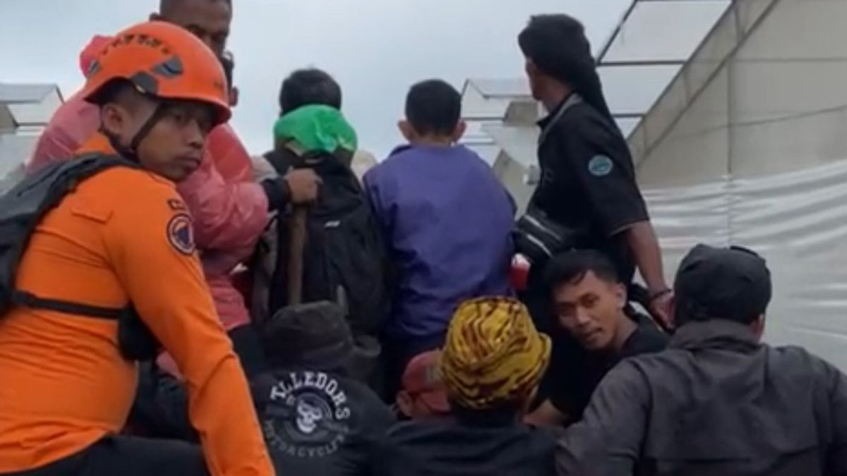 pluie et vent Kencang, 3 escaliers du mont Pangrango ont perdu contact