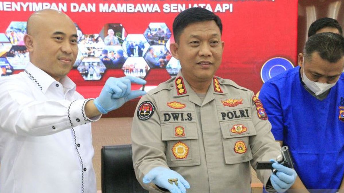 شرطة غرب سومطرة الإقليمية تفتح إمكانية وجود مشتبه بهم جدد في قضية استثمار بودونغ نجاكو ينحدرون من قصر سوراكارتا بقيمة 1.1 مليون روبية إندونيسية 