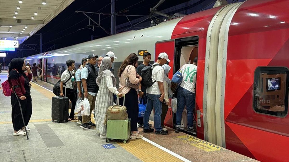 عبور مسافري Whoosh 24.315 شخصا، متجاوزين ذروة عيد الفطر 2025