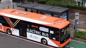 トランスジャカルタの歌詞はソーラーバスを電気化し、新しいバスよりも40%効率的です