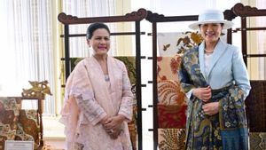 Ibu Negara Ajak Permaisuri Jepang Lihat Koleksi Batik Jawa Hokokai