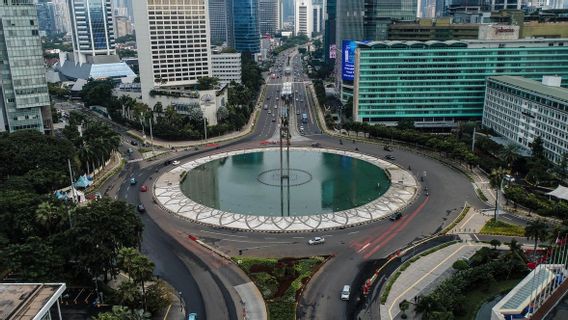 Dulu Jembatan Penyeberangan Dibongkar Anies Agar Patung Selamat Datang Terlihat, Kini Malah Terhalang dengan Halte TransJakarta