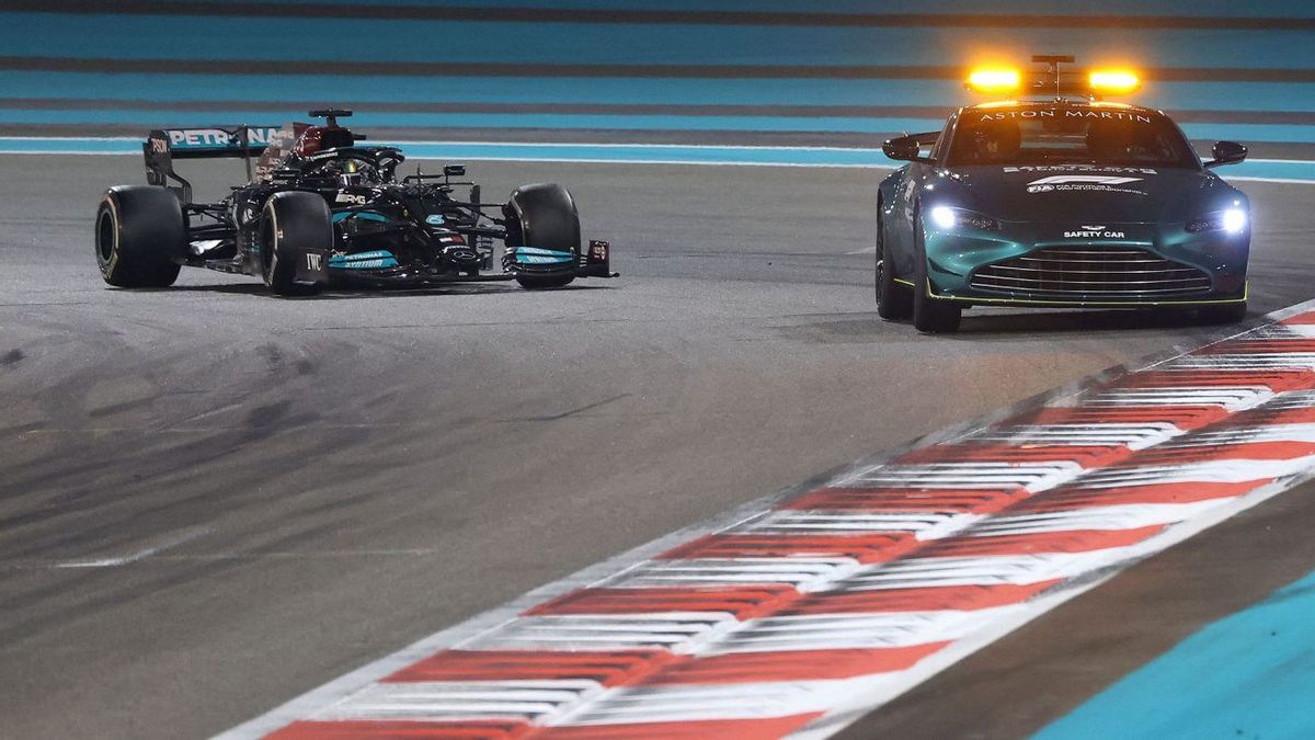 Hamilton Minta Mercedes Batalkan Pengajuan Banding Kemenangan Verstappen