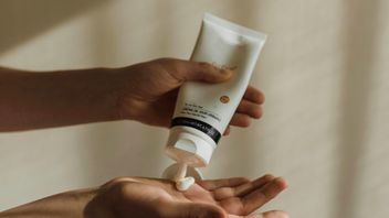 피부에 더 좋은 것은 무엇입니까, 광물성 또는 화학적 자외선 차단제?