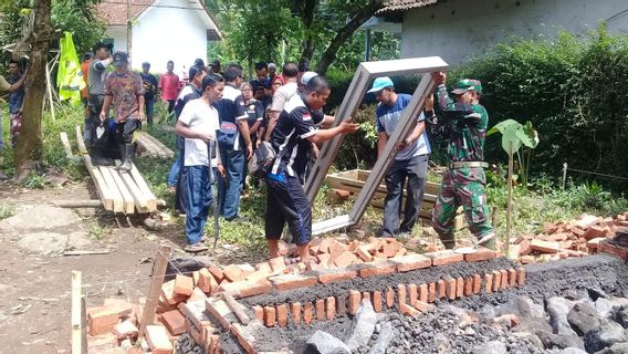 TNI-Polri تترك الأسلحة وستساعد السكان غير القادرين على بناء المنازل التي تضررت من زلزال سيانجور