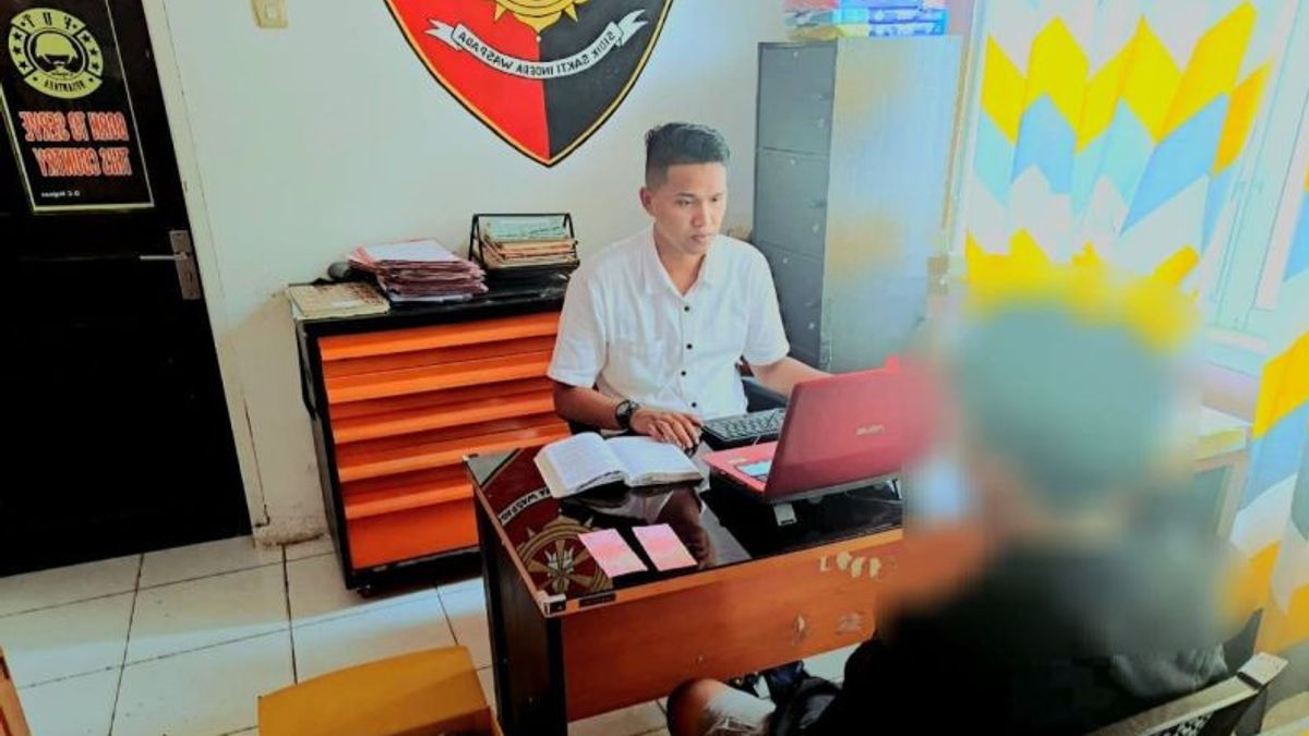 Vantages de fausses pièces d’argent, un homme à Gorontalo arrêté par la police