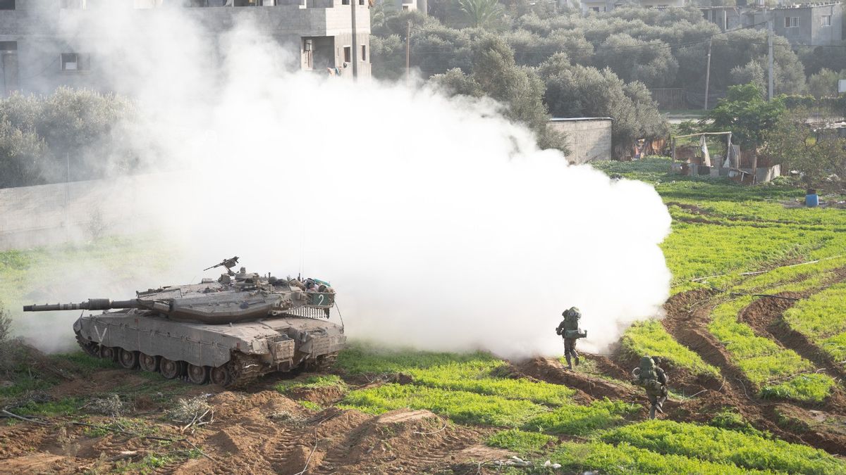 坦克和建筑物爆炸,21名以色列士兵在加沙南部的战争中丧生。