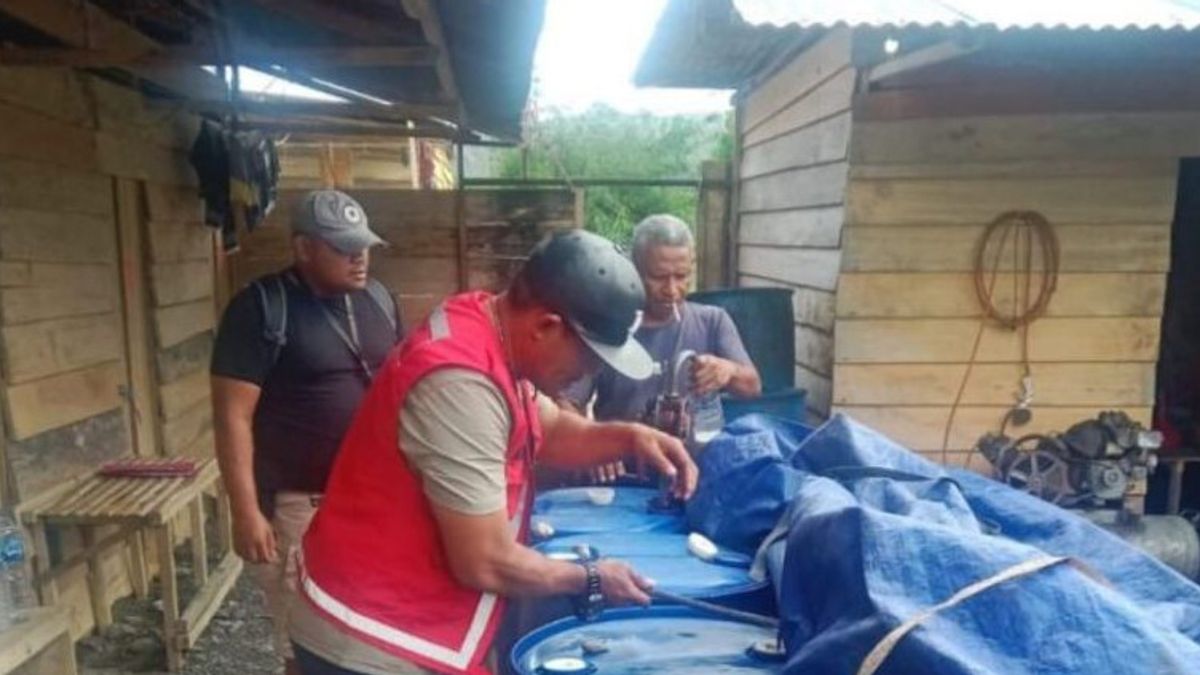 Maluku Police Secure 13.6 Tons Of Oplosan Fuel In SBB