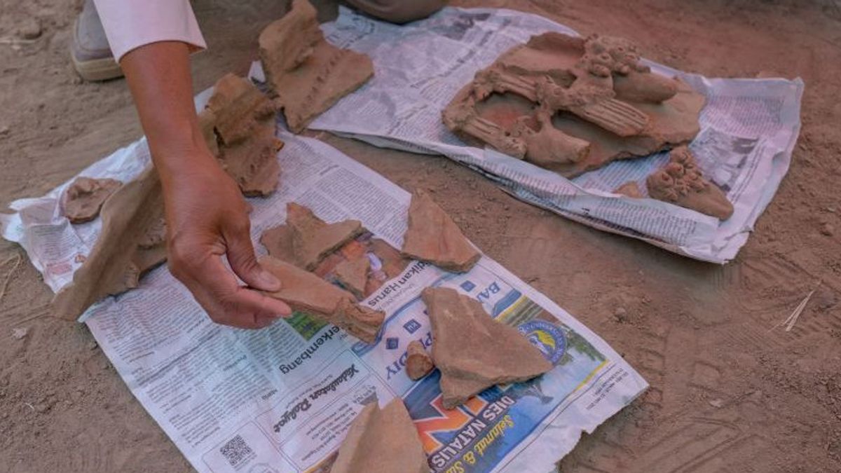 Disbud DIY発掘チームは、マジャパイトの遺物と疑われるアルテファクを見つけました