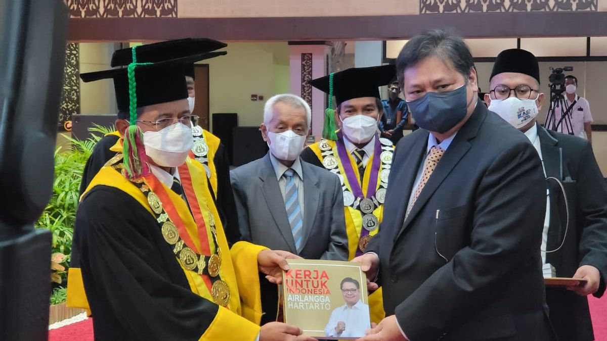Airlangga Hartarto More Respect For Fahmi Idris Appointed As Honorary Professor Of Padang State University