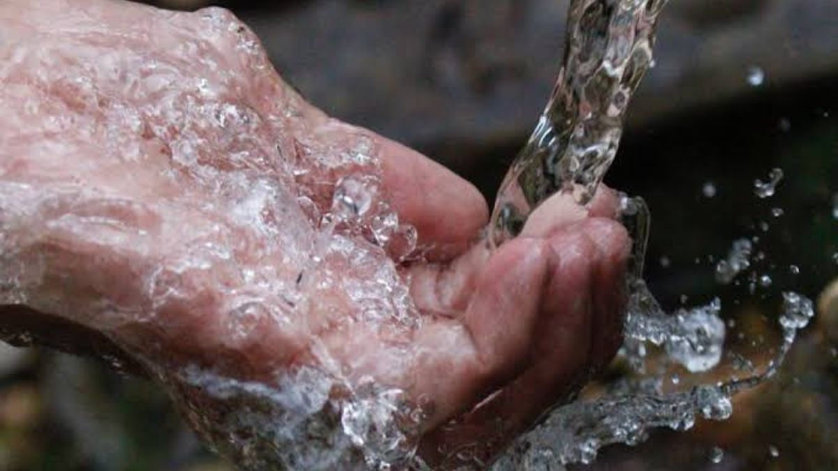 Holding de la technologie de gestion de l’eau respectueuse du climat pour l’efficacité