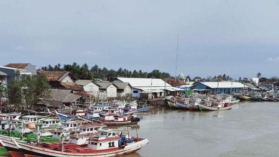 Badai Hingga Gelombang Tinggi, Nelayan Pesisir Selatan Lebak Sudah Beberapa Hari Tak Melaut 