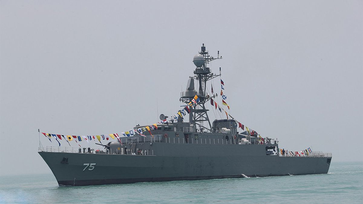 Kepala Pentagon Klaim Kapal Selam AS Tenggelamkan Kapal Perang Iran
