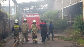 タバコのプントゥン火花の結果、JIEPプロガドゥンハンガス地区の工場が火災を起こしました