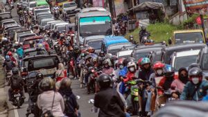 Silakan Disimak! Solusi Permanen Kemacetan Jalur Puncak Bogor dari Sandiaga Uno dan Jajarannya: <i>Cable Car</i> dan Aplikasi Daftar Wisatawan