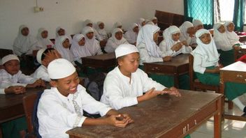 5.907 المؤسسات المعدة ، تركز بوجور على رفع متوسط عمر المدرسة في عام 2025