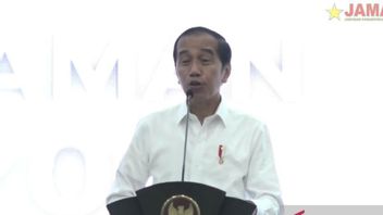 Atraksi Politik Belum Selesai, Jokowi ke Relawan: <i>Ojo Kesusu </i>