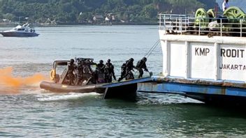 متوتره! القراصنة المسلحين رهينة MotoGP اللوجستية السفينة Mandalika، 'سرا' الشرطة-TNI أفراد أداء الإنقاذ