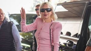 Penampilan Unik Lady Gaga dengan Gaya Ballet Goth, Sepatu Louboutin Pink Jadi Sorotan