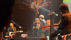 Rhoma Irama Muncul di Konser Godbless, Tembangkan Zakia Versi Unplugged