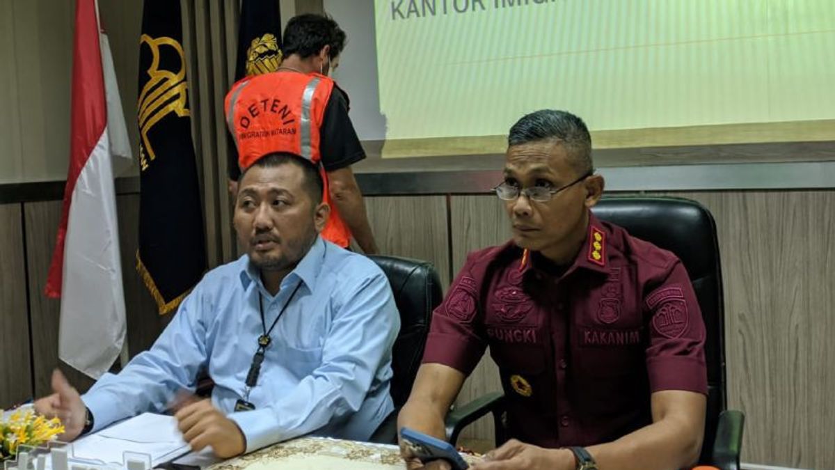 Hanya Punya ITAS Tapi Kerja Jadi Kontraktor di NTB, WNA Prancis Dideportasi Imigrasi Mataram