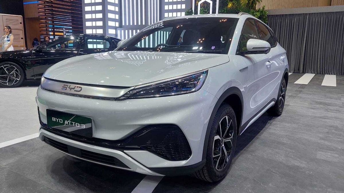 JAKARTA - أطلقت BYD متغيرات جديدة من Dolphin Dynamic و Atto 3 Advanced في GIIAS 2024