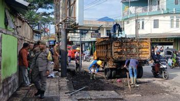 Sudah Dibatasi Jualan Sampai Jam 6 Pagi, PKL Nekat Penuhi Trotor di Garut Ditertibkan
