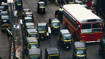 A Man In India Rapes A Woman On A Bus, Wants To Commit Suicide Finally Arrested